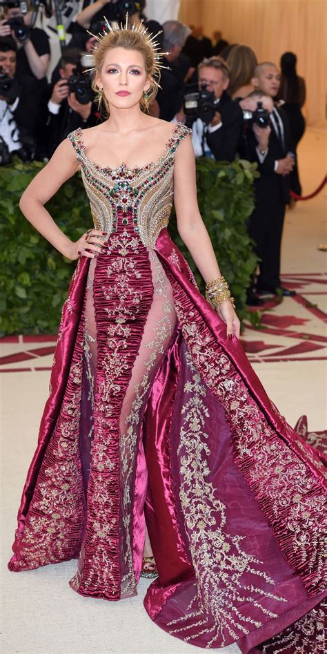 Blake Lively Stole The Show In A Divine Versace Gown Equipped With A