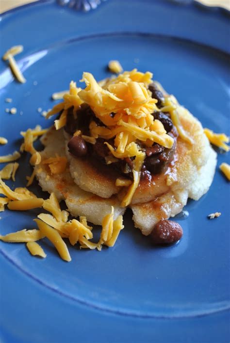 Lori's Lipsmacking Goodness: Cheese Arepas