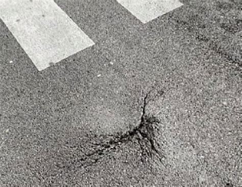 Stazione Strada Piena Di Buche E Pericoli In Piazza Veneto Turista