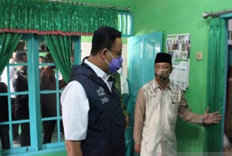 Anies Pasien Isoman Harus Dibantu Kebutuhan Pokok Okezone Megapolitan