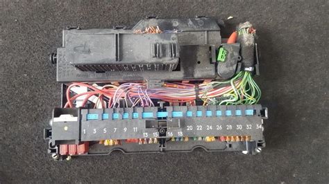 18500000000 18500000000 8364542 Fuse Box Bmw 3 Series 2000 18l 20eur Eis00223148 Used Auto