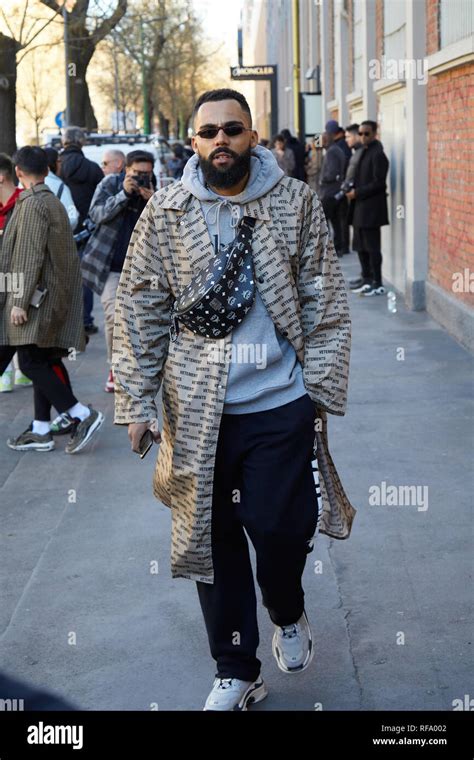 Milan Italy January 14 2019 Man With Vetements Beige Trench Coat