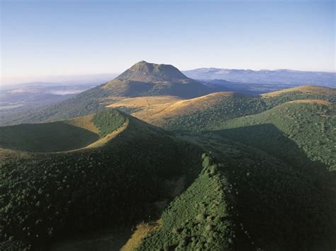 La Chaîne des Puys en Auvergne classée par l Unesco au patrimoine