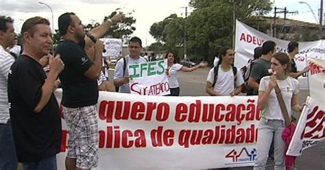 G Manifestantes Fecham Rodovia E Ocupam Aeroporto De Vit Ria