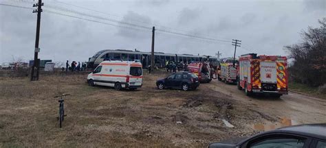 FOTO Accident feroviar în Olt Trenul InterRegio a lovit un camion