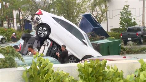 Así quedaron las calles tras el paso de un tornado en Palm Beach