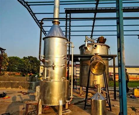 SS304 Essential Oil Steam Distillation Unit For Aromatic Oil Production