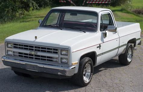 1986 Chevrolet C10 Silverado Pickup VIN: 1GCDC14H7GF335679 - CLASSIC.COM