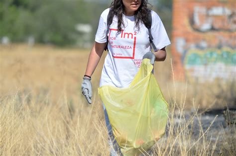 Personas Liberan De Basura Espacios Naturales De Espa A