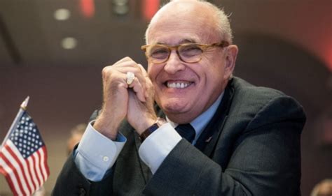 Rudy Giuliani advogado de Trump é alvo de buscas por agentes do FBI