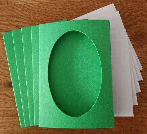 Oval Aperture Tri Fold Card Blanks A6 Christmas Green Red 5 Pack