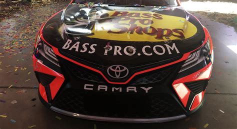 Martin Truex Jr. offers first look at No. 19 Toyota | NASCAR.com