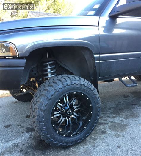 1995 Dodge Ram 2500 With 20x12 44 TIS 535MB And 35 12 5R20 Toyo Tires