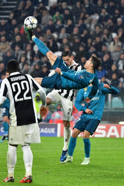 Dos años de la chilena de Cristiano a la Juve | Jogadores de futebol
