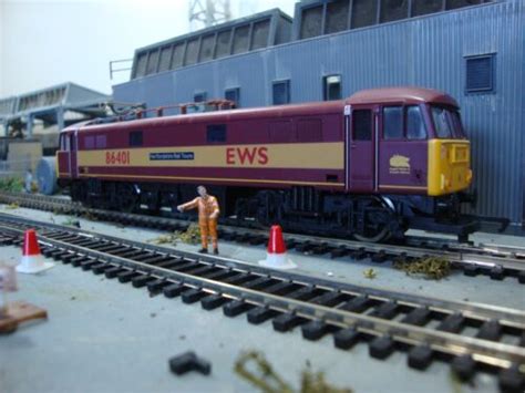 Hornby Class 86 EWS Livery Oo Gauge Scale Model Replica EBay