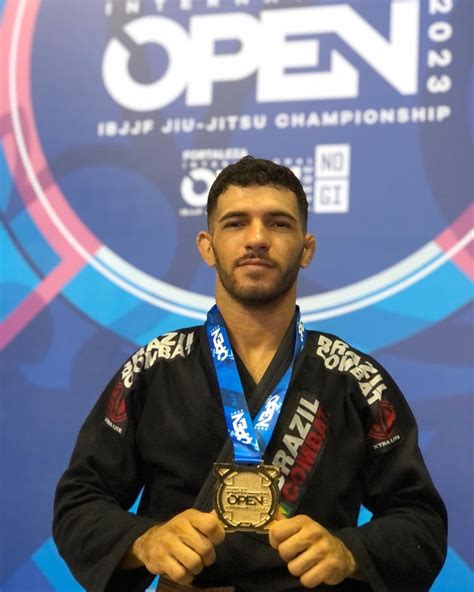 Macaibense sagra se campeão em campeonato de jiu jitsu em Fortaleza