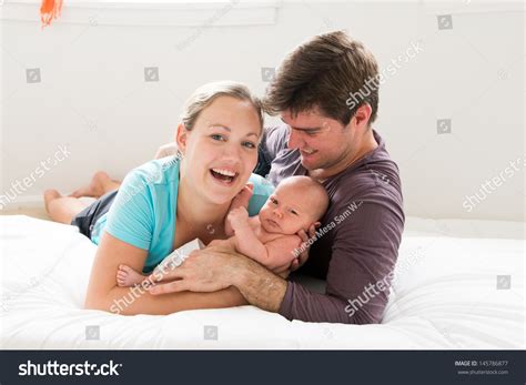 26 Newborn Baby Mom Dad Nude Images Stock Photos Vectors Shutterstock