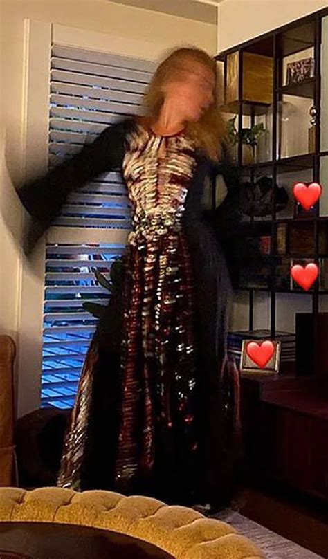 Adele Strips To Bikini To Flaunt Stone Weight Loss In Jaw Dropping Display Daily Star