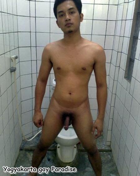 Cowok Ngocok Kontol Gay