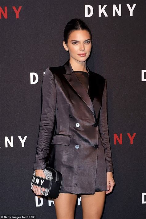 Kendall Jenner Files For A Restraining Order Against A Nude Trespasser Daily Mail Online