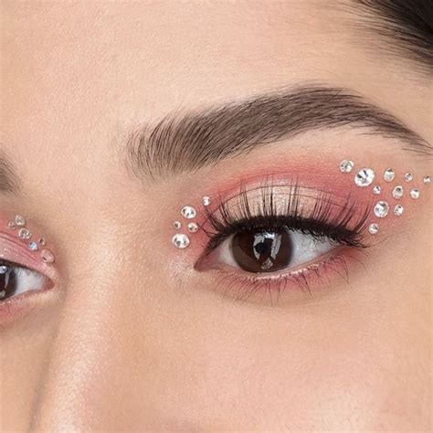 Ideas Para Sacarle Brillo A Tus Ojos Usando Strass En Tus Maquillajes