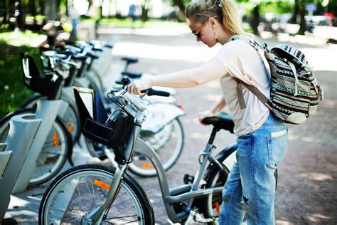 Faire du vélo en ville conseils pour circuler sereinement Vivons Vélo