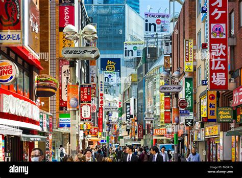 Shibuya Center Street In Tokio Japan Stockfotografie Alamy