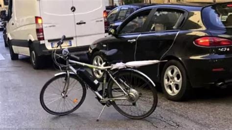 Automobilista Aggredisce Ciclista Dopo Diverbio Per Una Precedenza Non