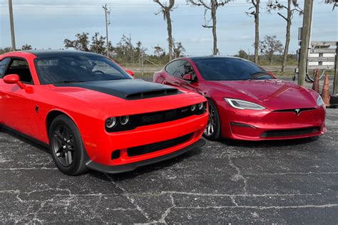 DRAG RACE Dodge Challenger SRT Demon 170 Vs Tesla Model S Plaid