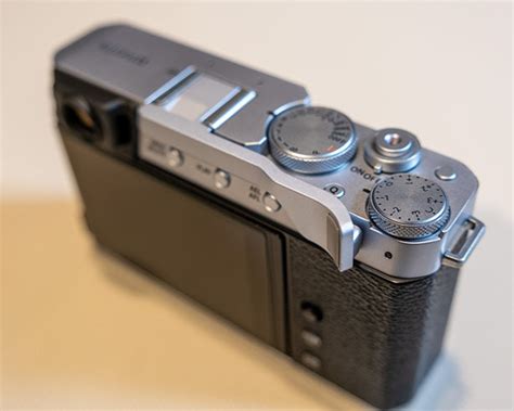 Yahooオークション Fujifilm X E4 F X E4 S ボディ（シルバー）＋