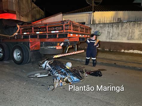 Motociclista morre após bater na traseira de caminhão estacionado em