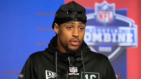 Rob Gronkowski Gets Naked Hits Pinata And Spikes Football During Espn Body Issue Shoot Video