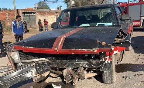 Ruta Fuerte Choque Entre Un Auto Y Una Camioneta Dej Dos Heridos