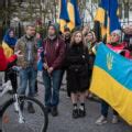 Líder de Pussy Riot escapa de Rusia disfrazada de repartidora