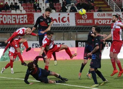 Calcio C Rimini Punto E A Capo Mezza Squadra In Scadenza Di Contratto