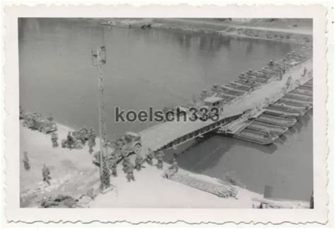 Foto Fahrzeuge Der Wehrmacht Auf Ponton Kriegsbr Cke Ber Einen Kanal