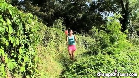 Horny Babe Fucked Outdoors HD