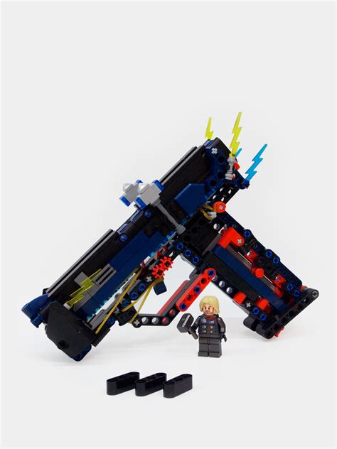 Конструктор-пистолет Мстителей, с фигуркой, магазином и пульками ...