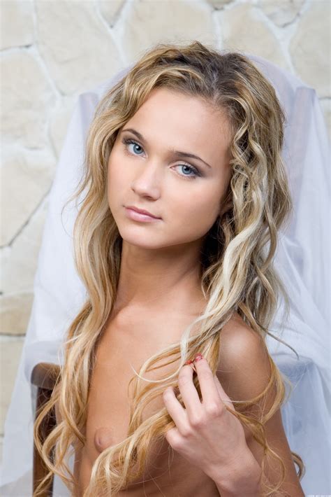 Carol A Reaching Nude Sexy Photo Album X105 2667x4000 Intporn Forums