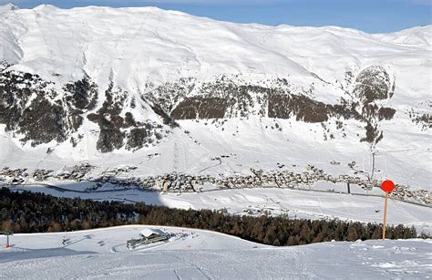 Fondo Estaci N De Telesilla Esc Nica Con Vistas A La Majestuosa