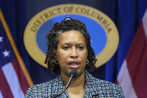 Dc Mayor Muriel Bowsers Approval Rating Underwater As Crime Remains A