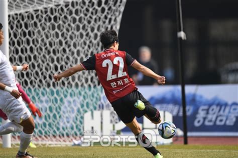 스냅샷q 부천fc 한지호 화끈한 홈 개막 승리 축포 스포츠q큐