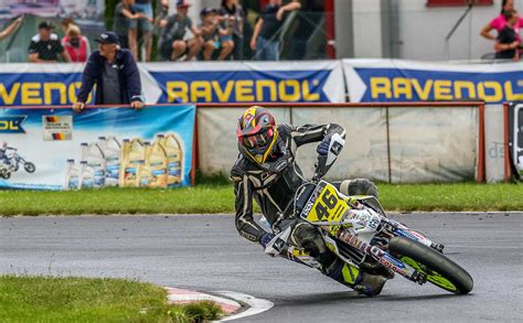 Adac Supermoto Saisonauftakt In Cheb Marc Reiner Schmidt Fliegt Durch