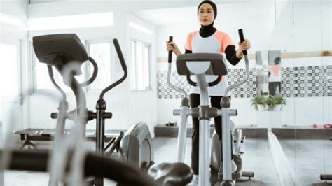 Elliptical vs. Treadmill: Which Cardio Machine Is Best for You? | BarBend