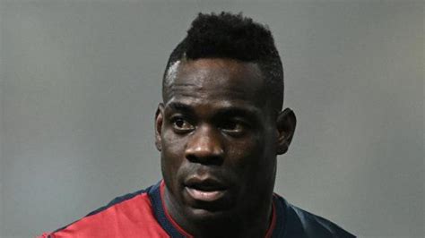 Balotelli Posta Il Suo Esordio Con La Maglia Del Genoa Tutto Ci Che