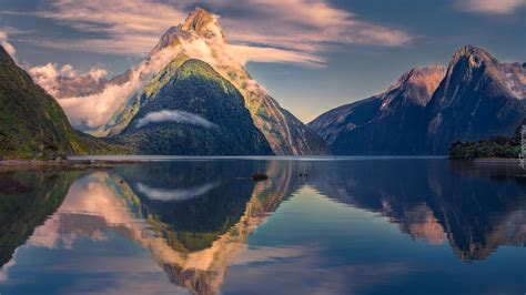 Góra Mitre Peak nad Zatoką Milforda