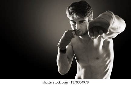 Portrait Sexual Muscular Nude Man Posing库存照片145259425 Shutterstock