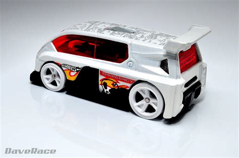 T Hunted Team Hot Wheels agora à venda no Brasil