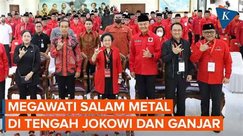 Kompak Jokowi Gandeng Tangan Megawati Dan Pose Salam Metal Di Rakernas