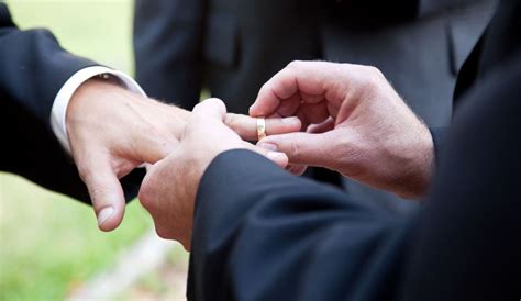 Irlanda de Nord a legalizat avorturile şi căsătoriile între persoane de acelaşi sex